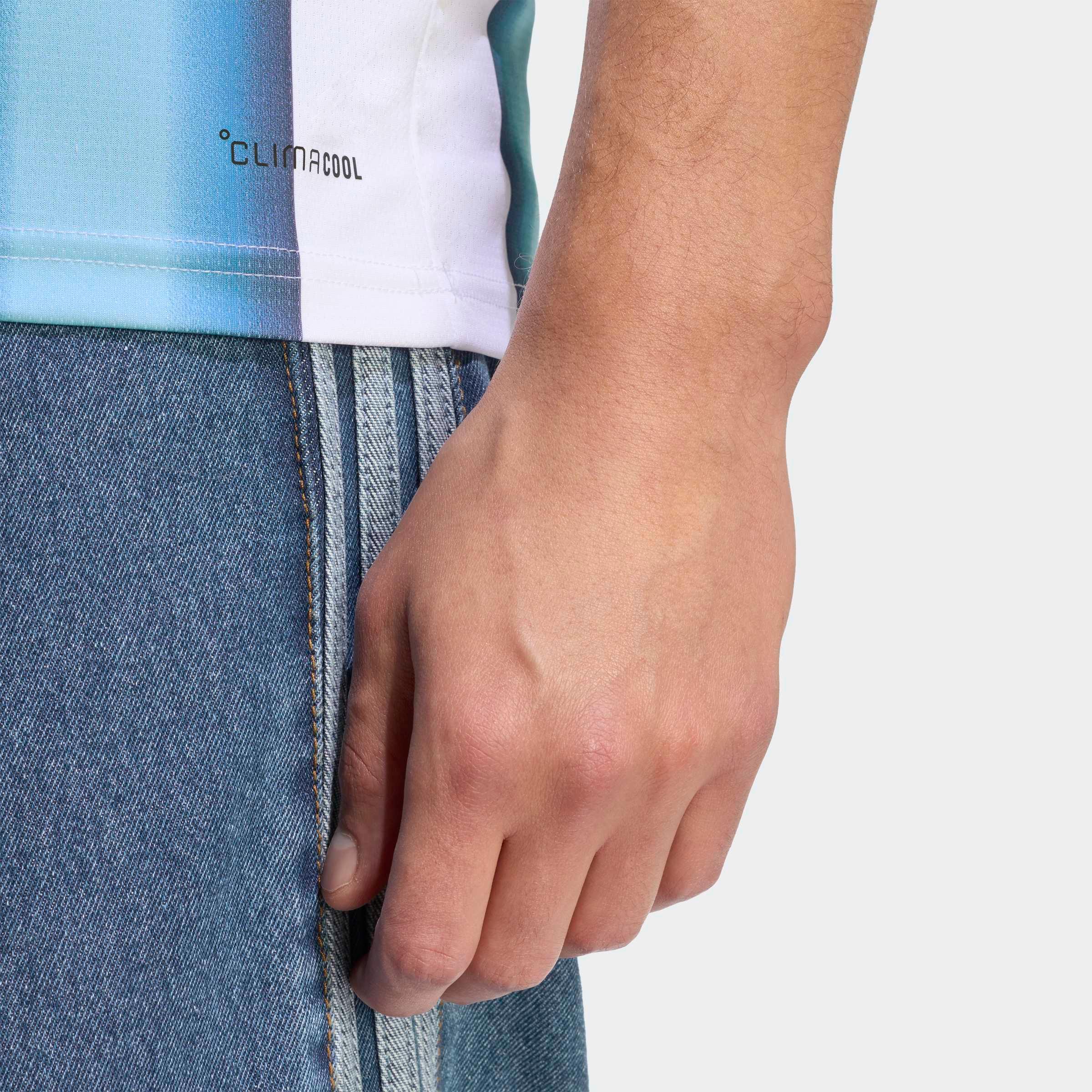 קלוז אפ של חולצת CLIMACOOL עם פסים ודגם ג'ינס, CHOZEN אופנת קיץ לגבר