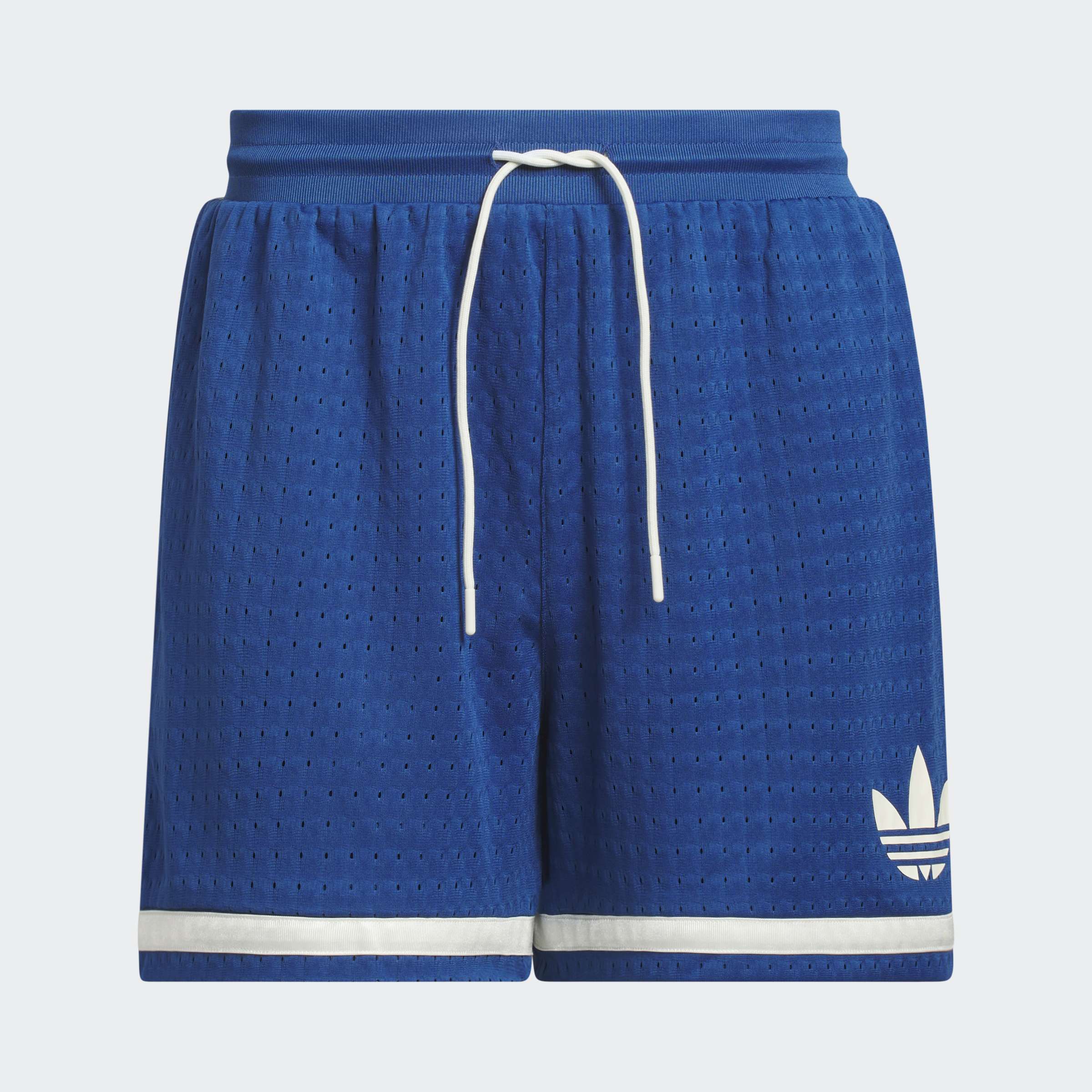 מכנסיים קצרים כחולים עם שרוך לבן, בד מחורר וסמל אופנתי בחזית