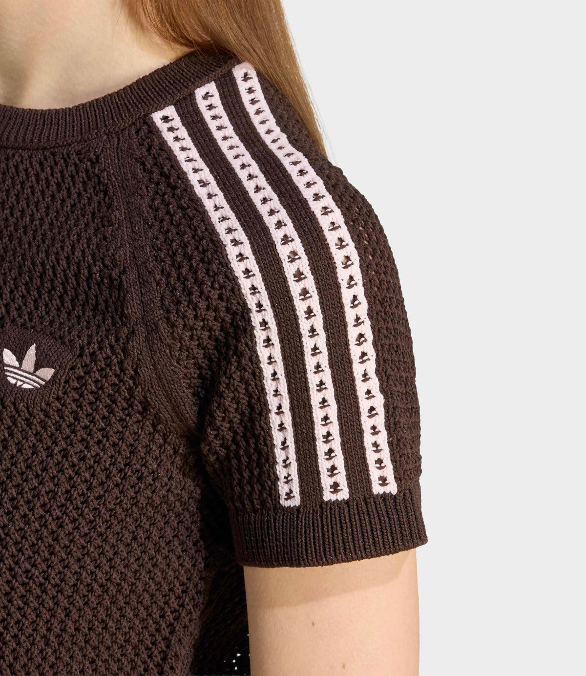 אדידס חולצה קצרה CROCHET CALI TEE לנשים, מבט מלמעלה, מבית CHOZEN