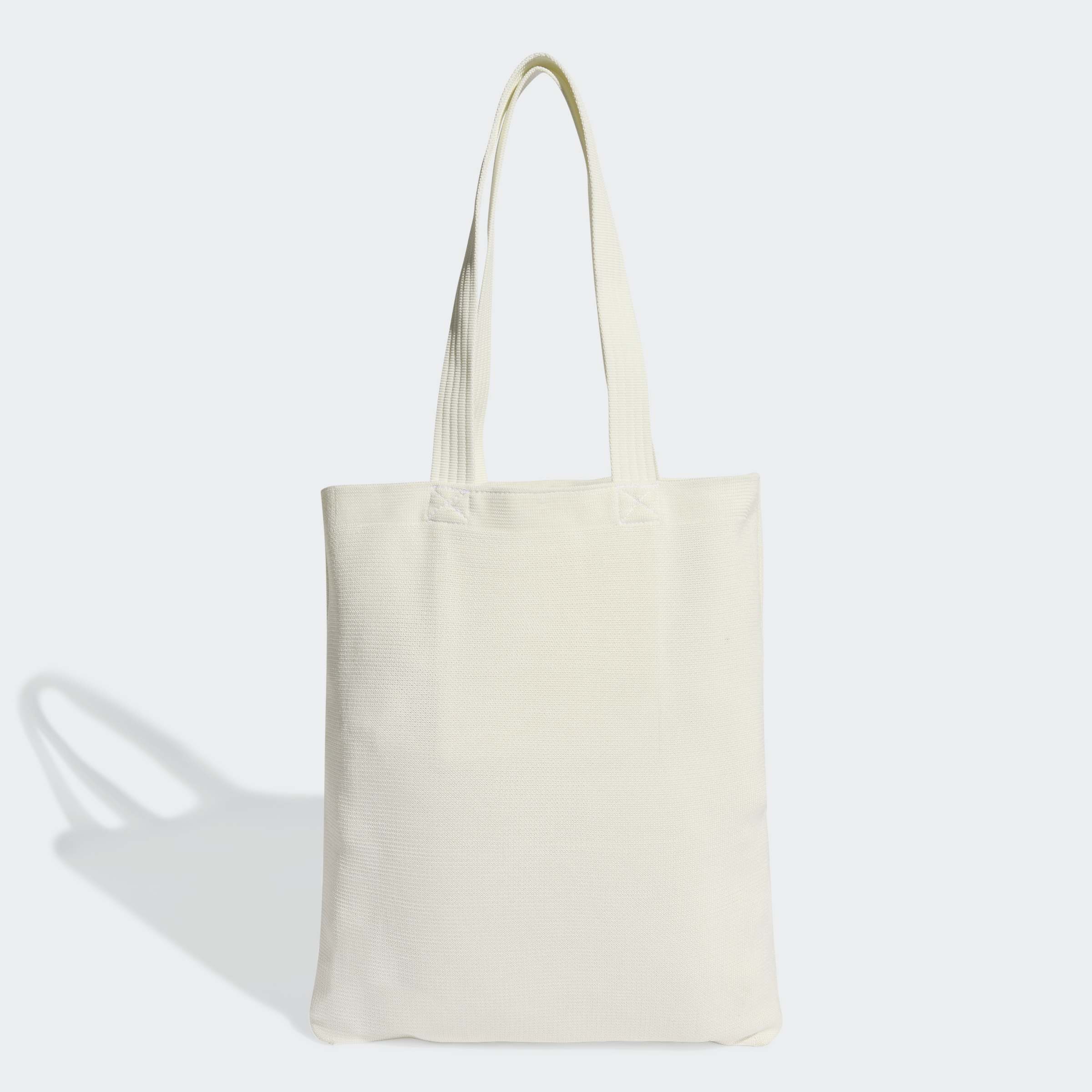 תיק בד מבד כותנה בצבע לבן עם שתי ידיות, צילום ממרכז גב על רקע אפור