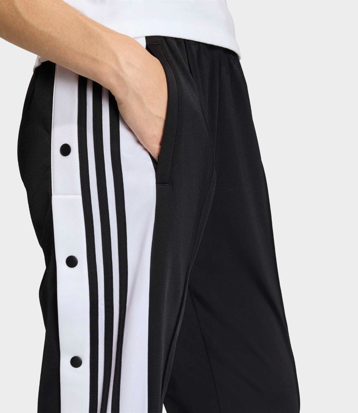 ADIDAS TRACK PANT בצבע שחור - CHOZEN