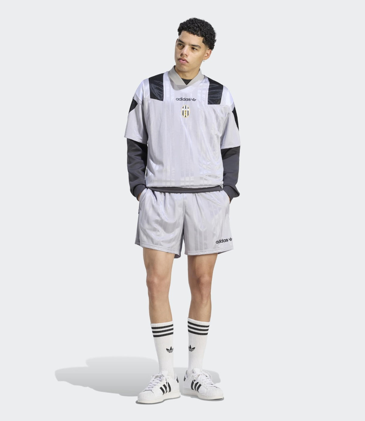 ADIDAS SHORTS בצבע אפור - CHOZEN