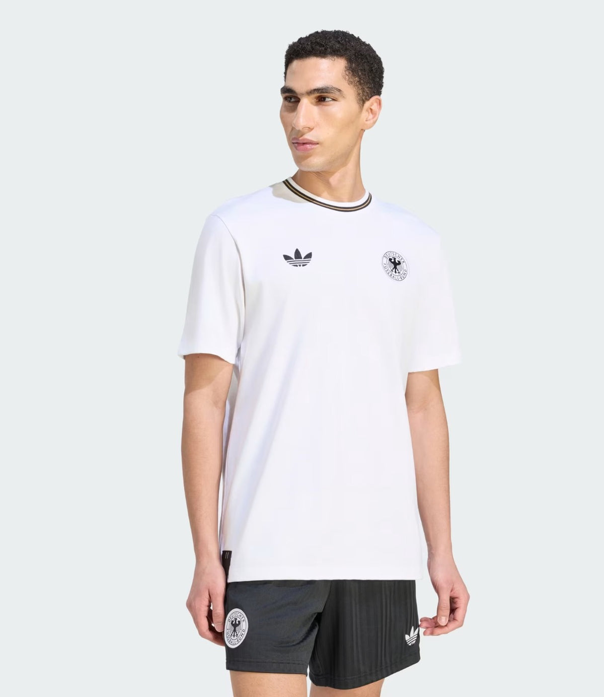 ADIDAS טישרט בצבע לבן, על דוגמן - CHOZEN