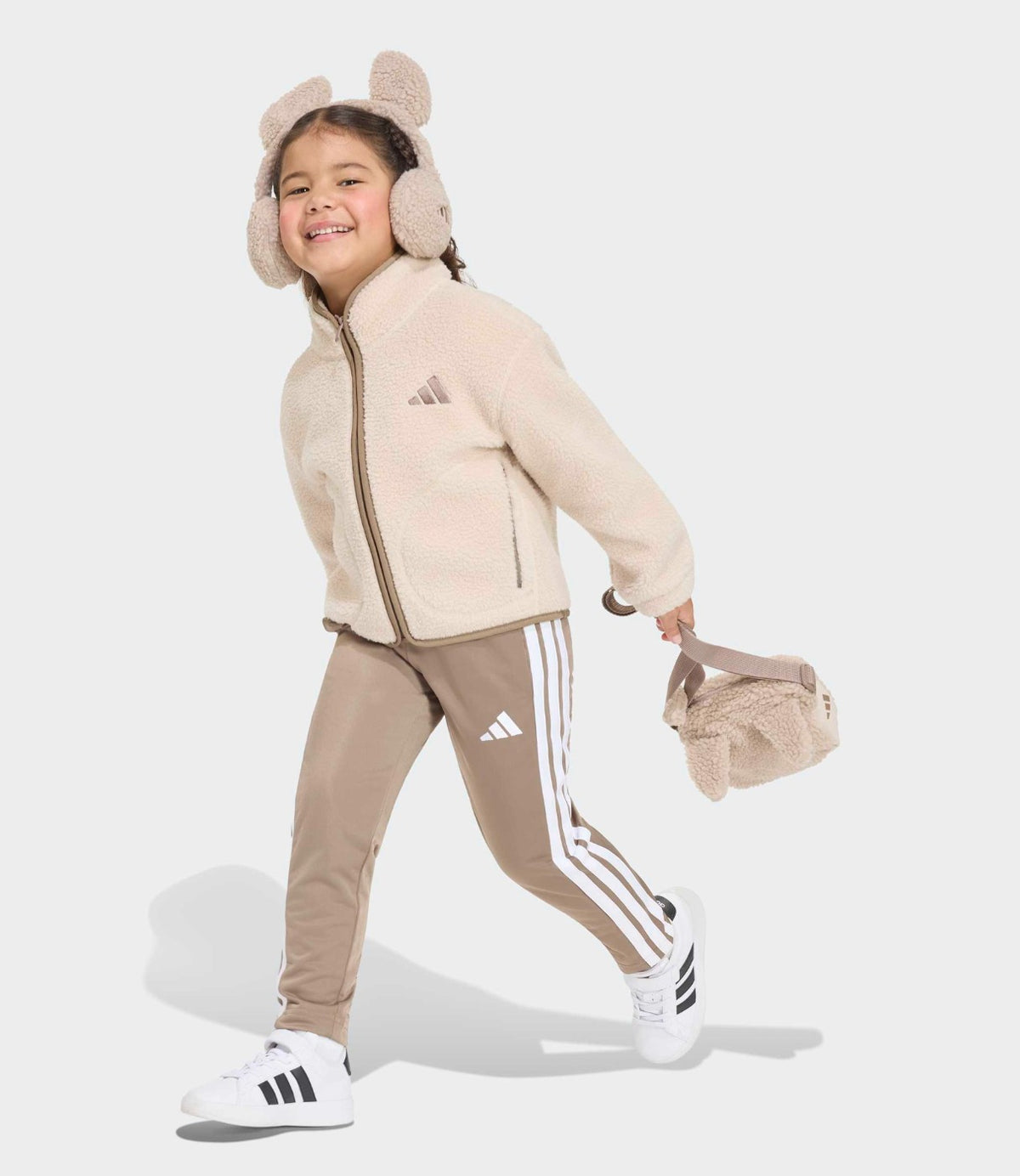 ילדה הולכת עם מעיל הפליס פתוח למחצה ותיק צד תואם - CHOZEN