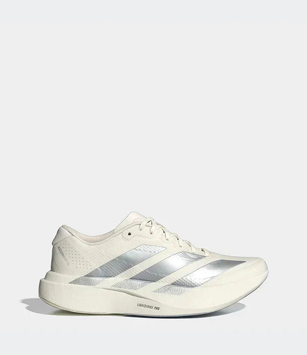 נעלי ריצה אפורות עם פסים כסופים, צילום צד, נעלי מותג מוביל ב-CHOZEN