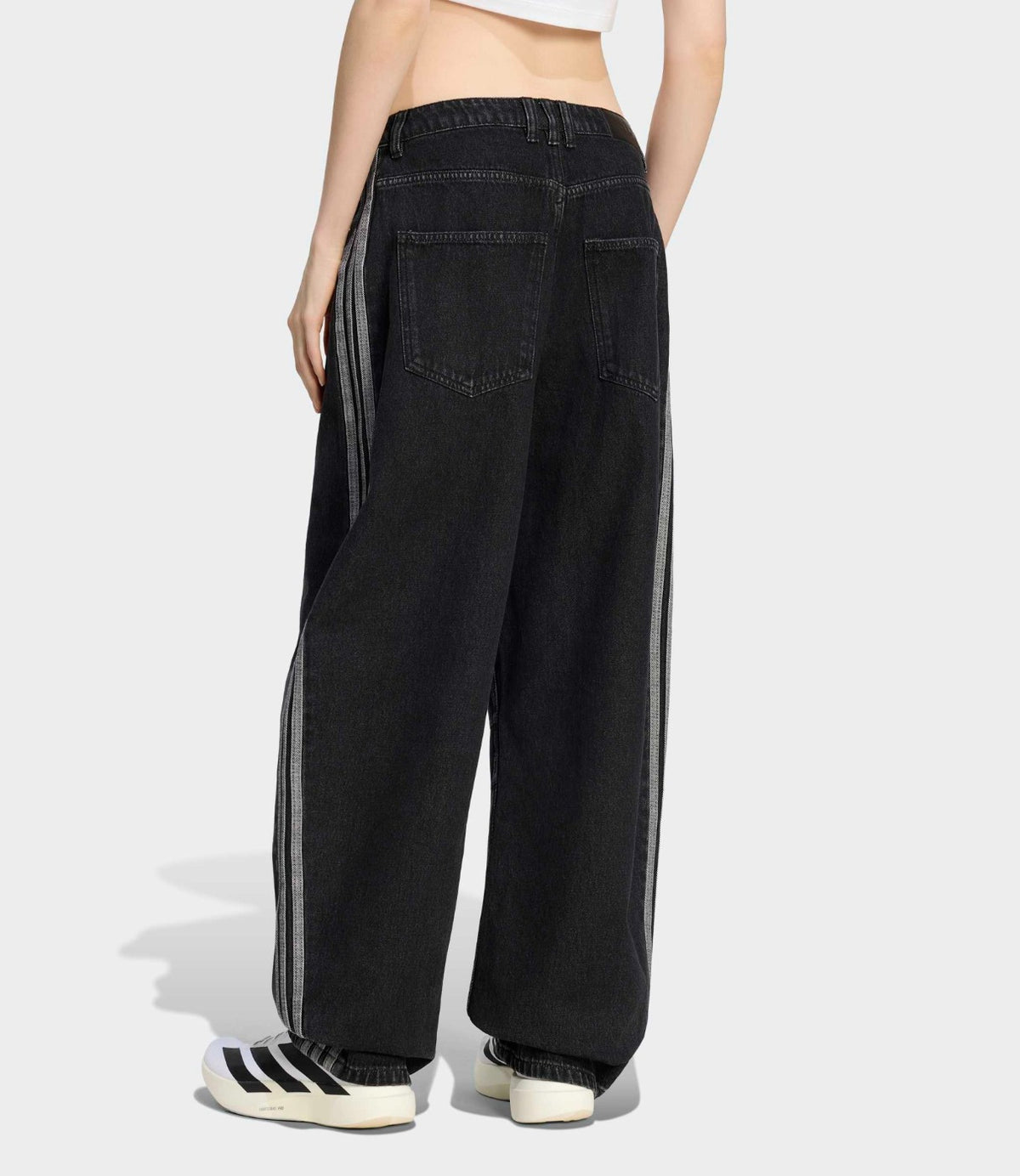 ADIDAS JEANS בצבע שחור - CHOZEN