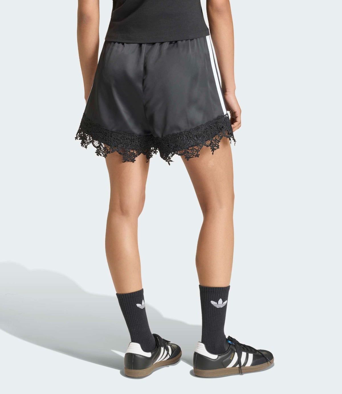 אדידס מכנסיים קצרים SAT LACE לנשים
