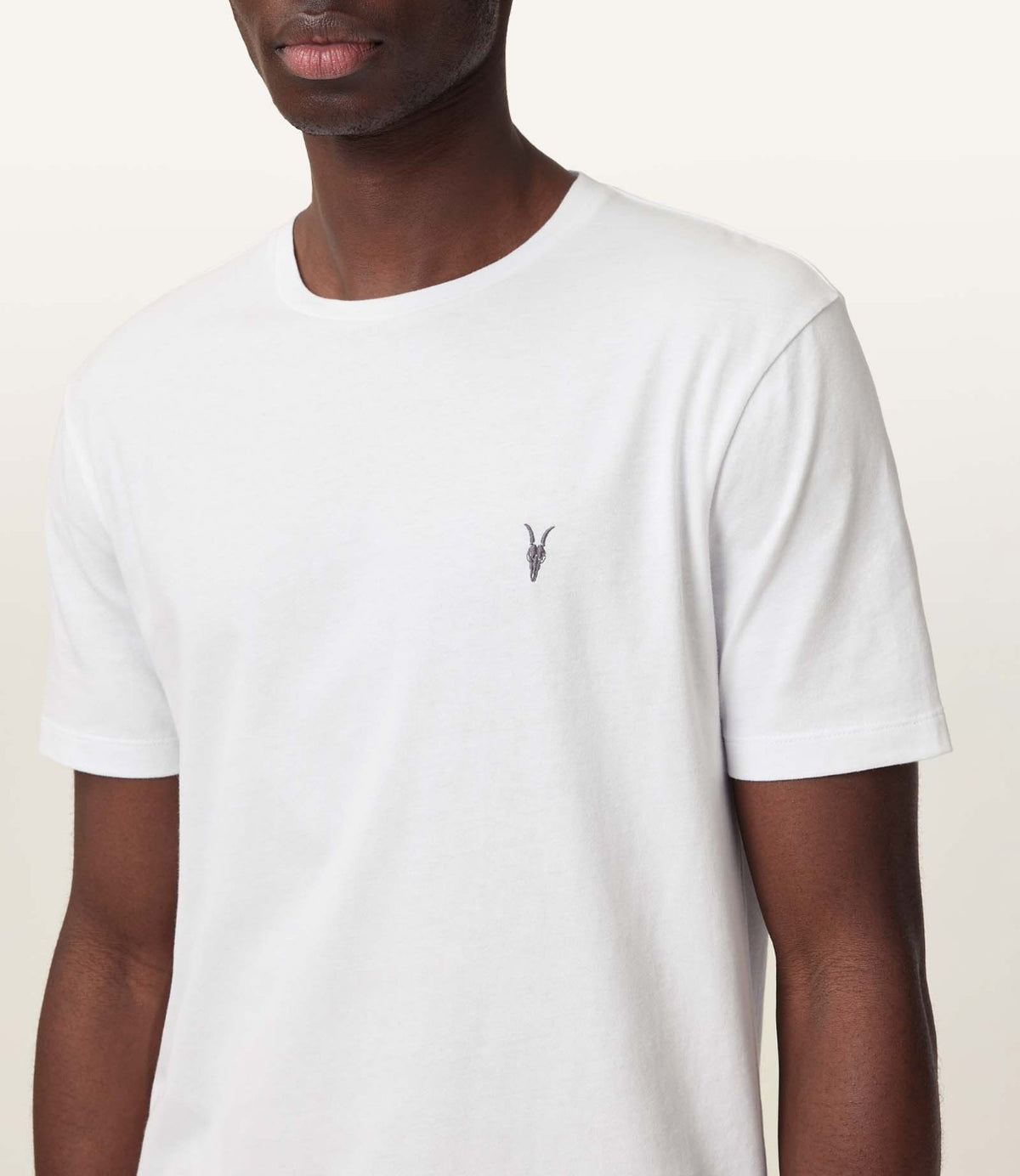 ALLSAINTS טי שירט קצרה בצבע לבן - CHOZEN