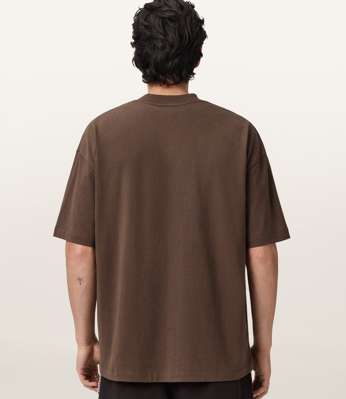 ALLSAINTS טי שירט קצרה בצבע חום - CHOZEN