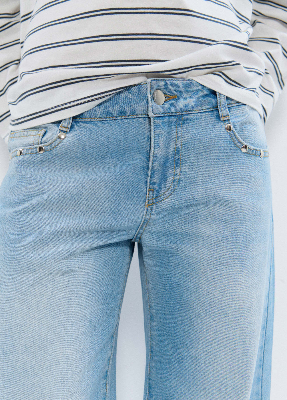 בראוני ג'ינס בגזרה נמוכה לנשים