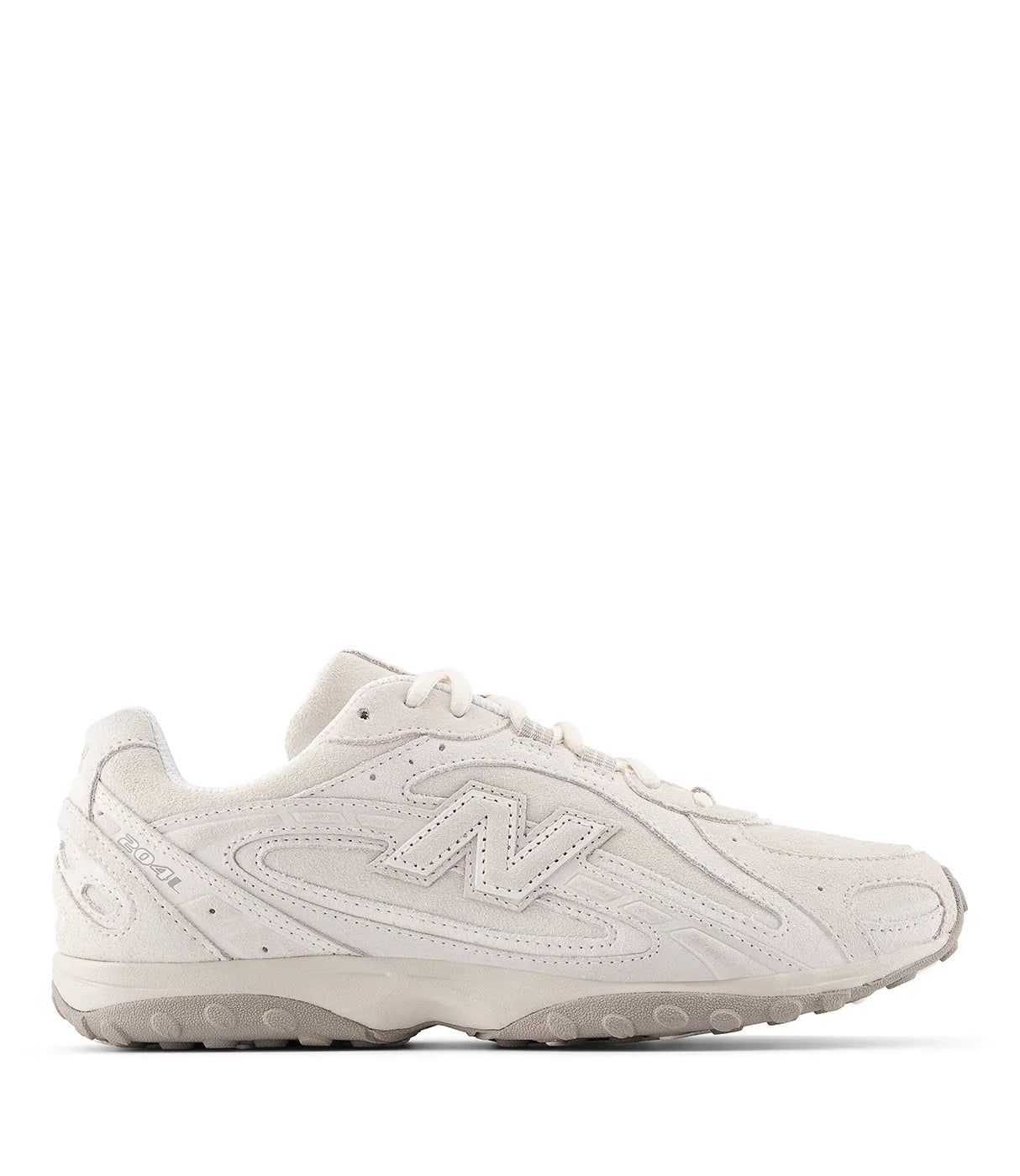 נעל ספורט ניו באלאנס דגם 2002 לבנה, עיצוב קלאסי, נמכרת ב-CHOZEN קבוצת אלפא