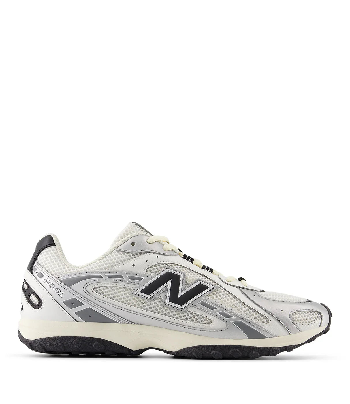נעל ספורט ניו באלאנס לבנה דגם 2002R עם רשת ועיצוב מודרני, מוצג על רקע לבן, CHOZEN