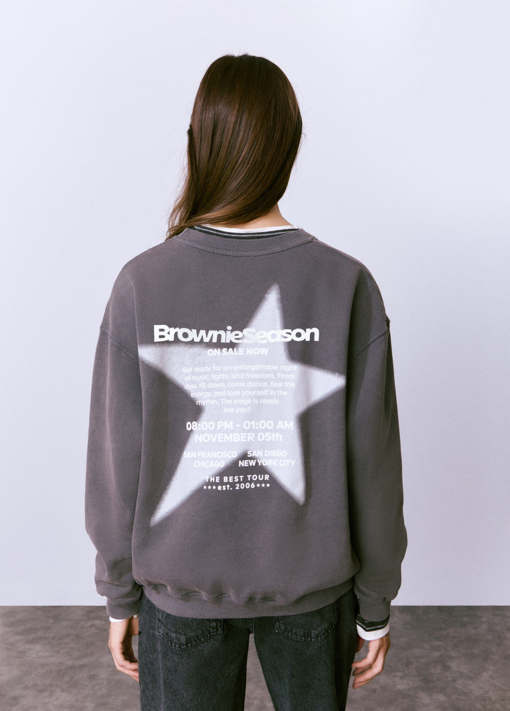 בראוני סווטשירט לנשים - CHOZEN