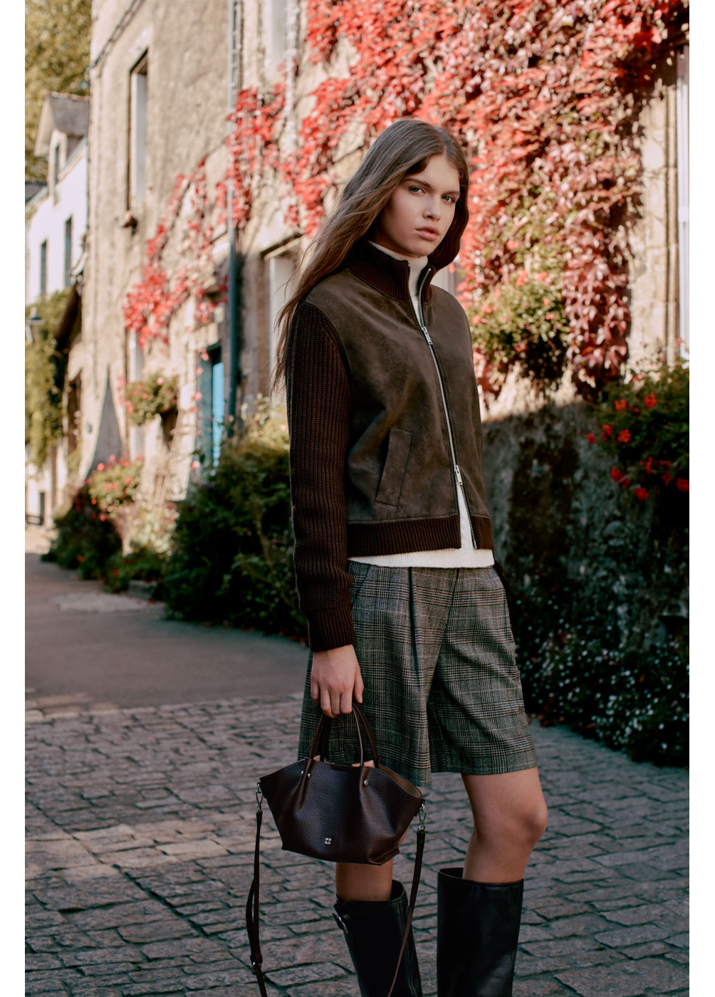 בראוני מכנסי ברמודה לנשים