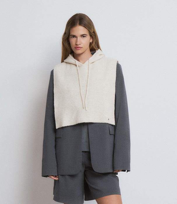 בראוני וסט קפוצ'ון סרוג לנשים