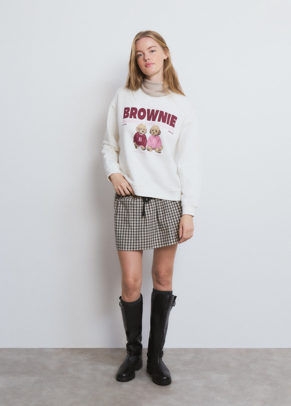 בראוני סווטשירט לנשים