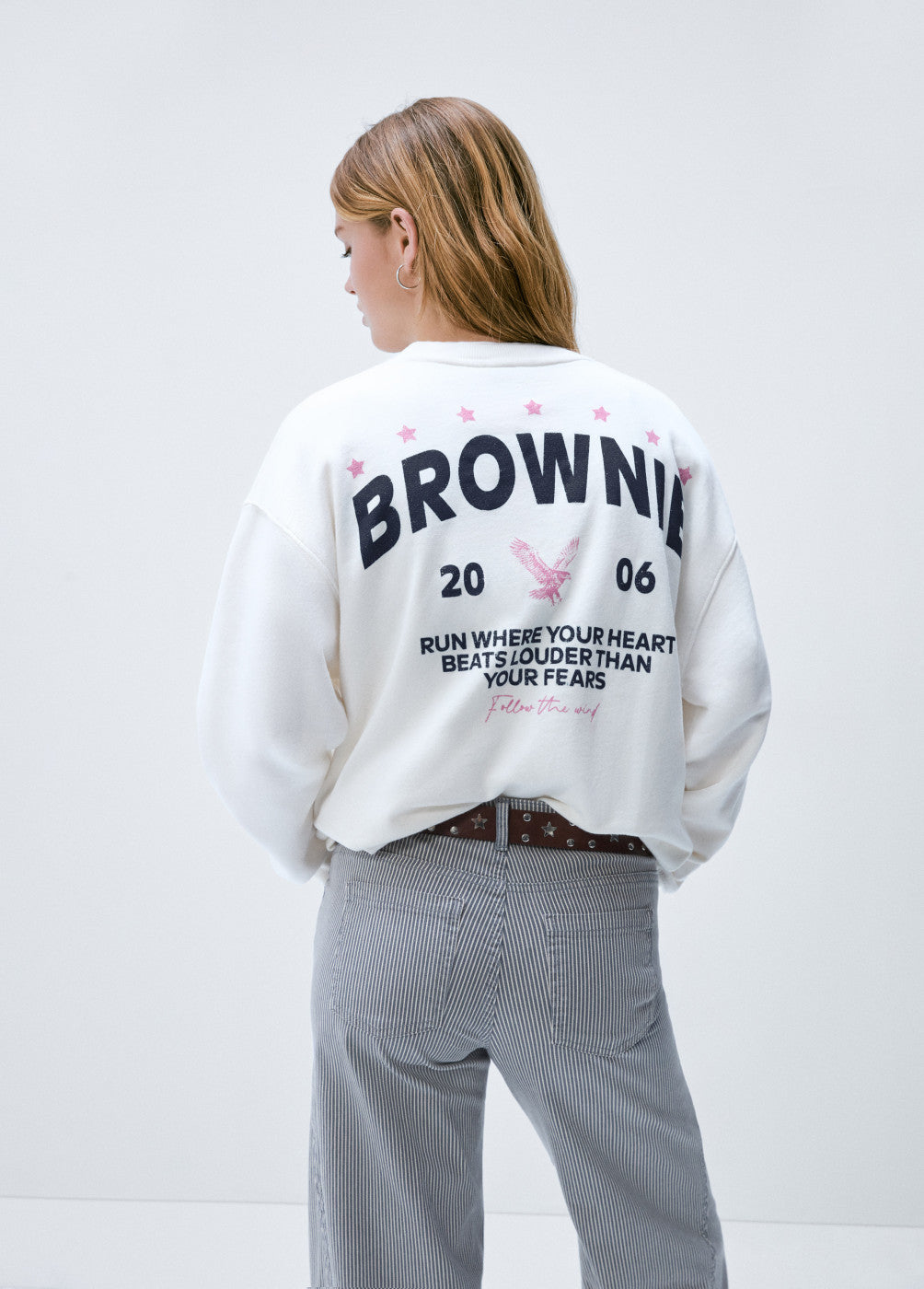 בראוני סווטשירט לנשים - CHOZEN