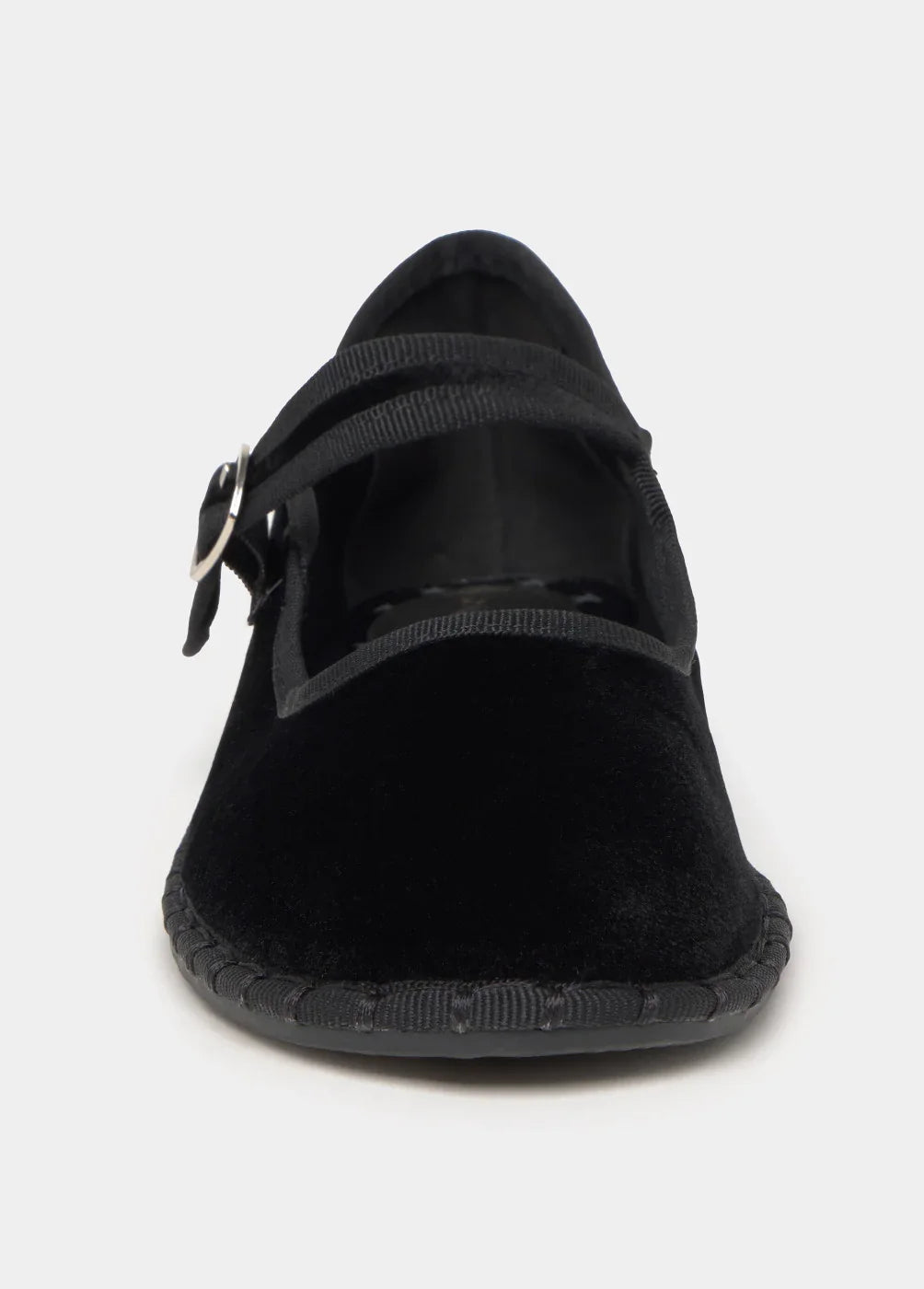 נעל קטיפה שחורה עם רצועות וסוגר מתכתי, אופנה יוקרתית ב-CHOZEN מבית קבוצת אלפא