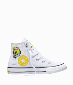 סניקרס CONVERSE Chuck Taylor לילדים בצבע לבן עם טלאי מיניון צהוב, מבט מהצד, מבית CHOZEN