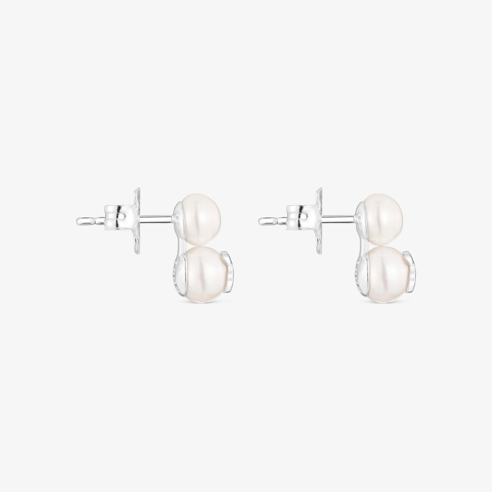 טואוס עגילי Icon Pearl מכסף עם פנינים — תמונה 2 מתוך 6 - CHOZEN